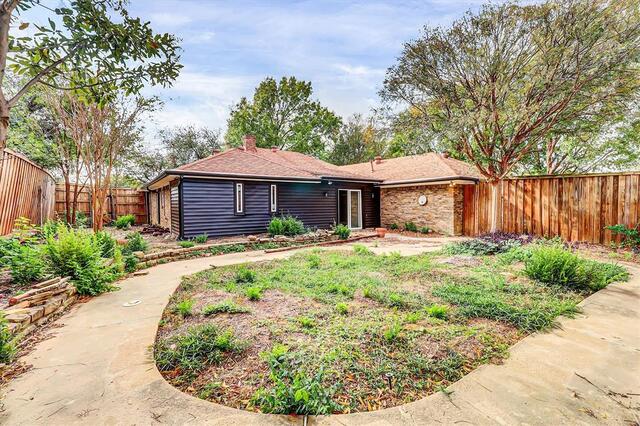 2615 Dove Creek, Lane Carrollton, TX photo 5