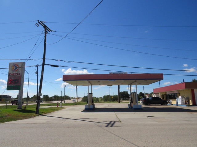 3002 Nall St, Port Neches, TX 77651