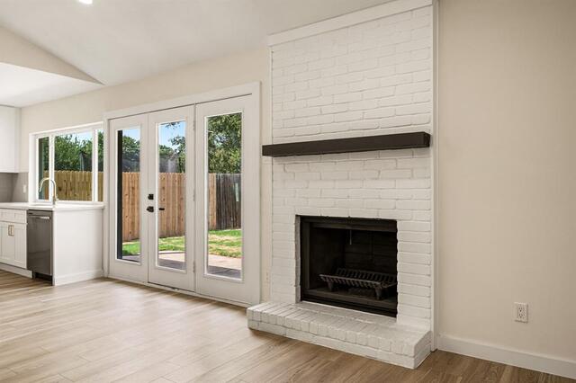 1003 Summit, Circle Carrollton, TX photo 5