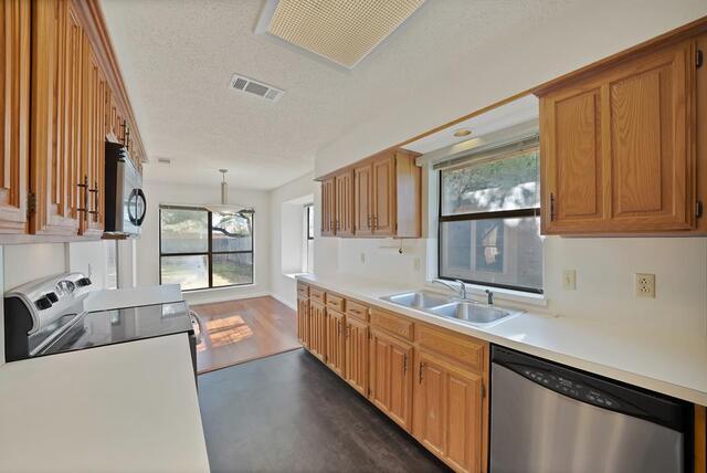 2611 Fallcreek, Drive Carrollton, TX photo 7