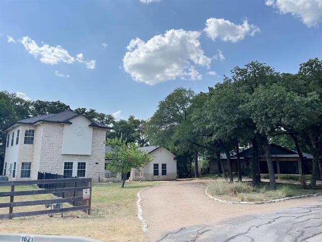 1621 Holly Place, Flower Mound, TX photo 2