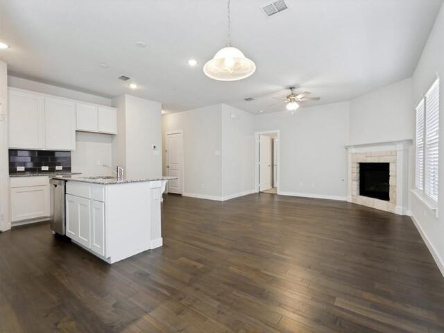 2201 Paxton, Way Denton, TX photo 9