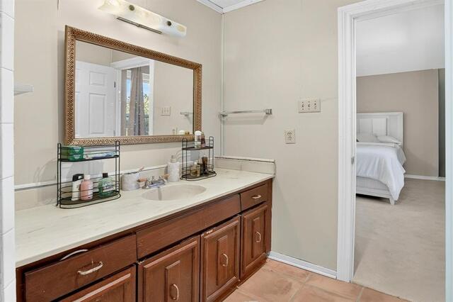 2010 Statler, Drive Carrollton, TX photo 17
