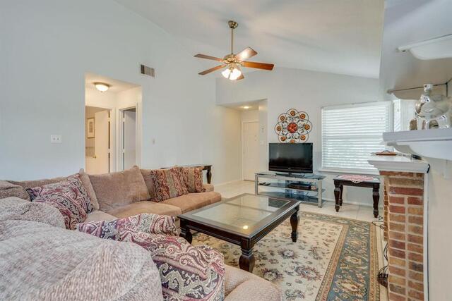 625 Prairie Dell, Street Lewisville, TX photo 4