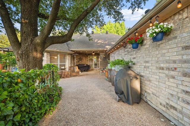 400 Watters Crossing, Court Allen, TX photo 4