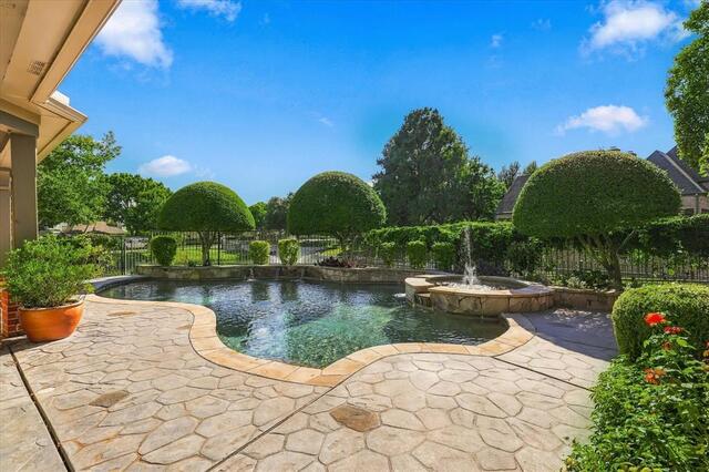 2104 Sutton, Place Plano, TX photo 2