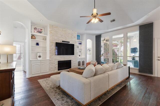 1808 Auburn, Drive Carrollton, TX photo 3