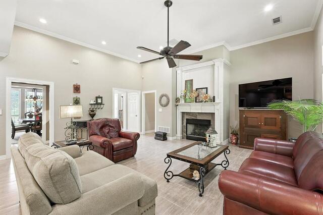 109 Visalia, Lane Denton, TX photo 4