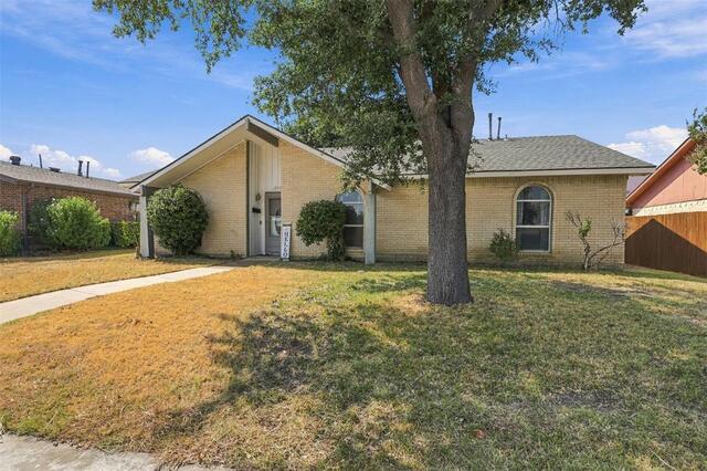 1444 Applegate, Drive Lewisville, TX photo 2