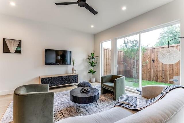 911 Muncie Avenue, Dallas, TX image