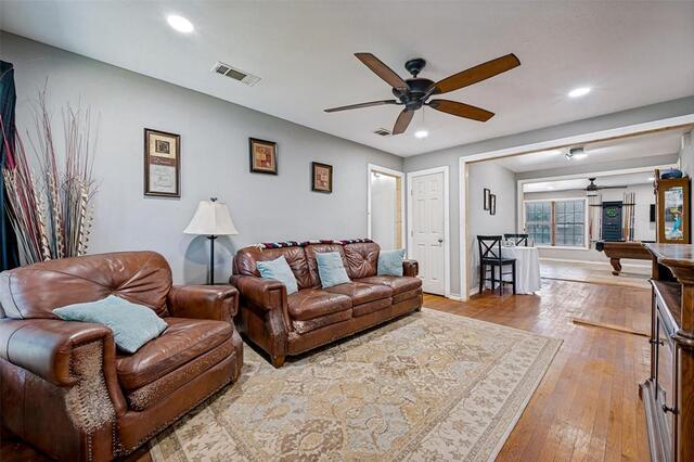 1008 E Russell, Avenue Carrollton, TX photo 4