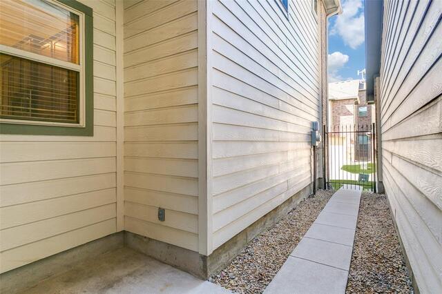 1613 Black Duck Terrace, E Carrollton, TX photo 17