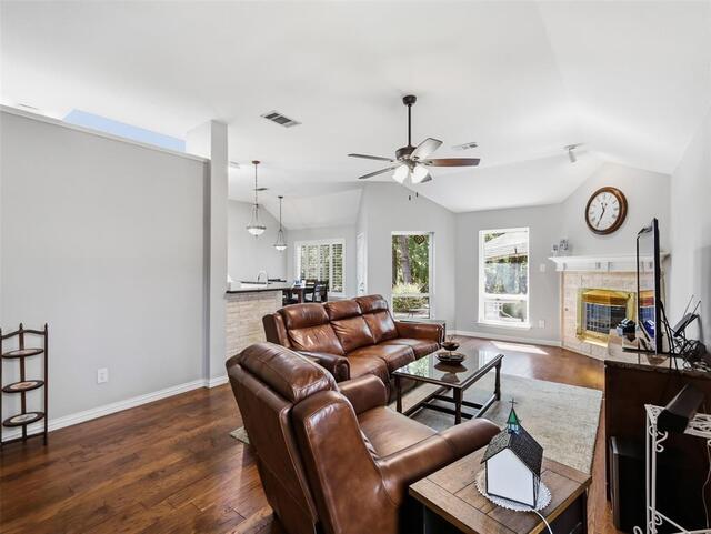1408 Berne, Lane Lewisville, TX photo 13