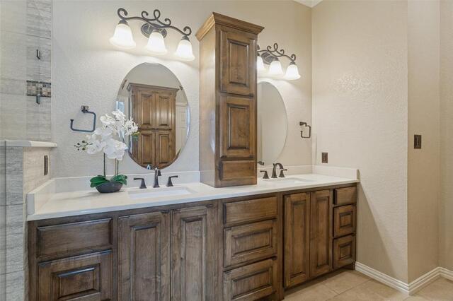 913 Royal Oaks, Drive Lewisville, TX photo 5