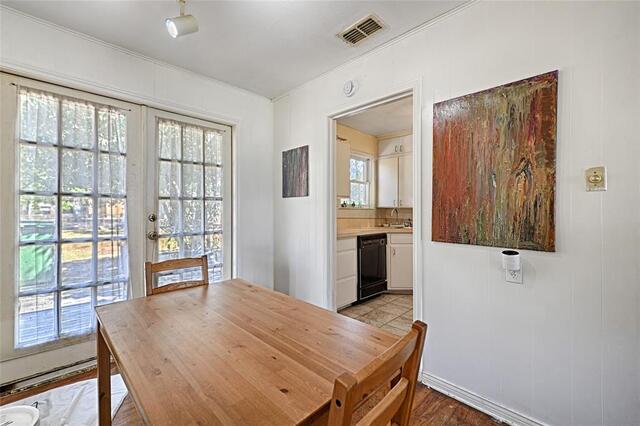 1007 E Russell, Avenue Carrollton, TX photo 6