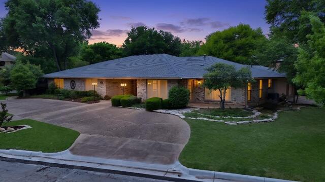 1008 Loch Lomond Drive, Arlington, TX image