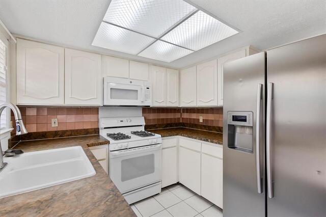 1804 Westwood, Circle Carrollton, TX photo 11