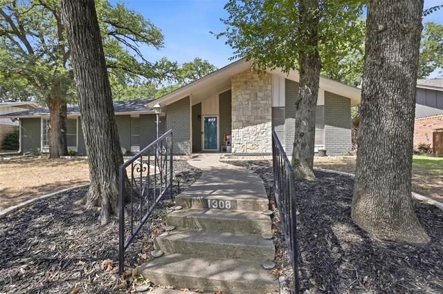 1308 W Redbud Drive, Hurst, TX image