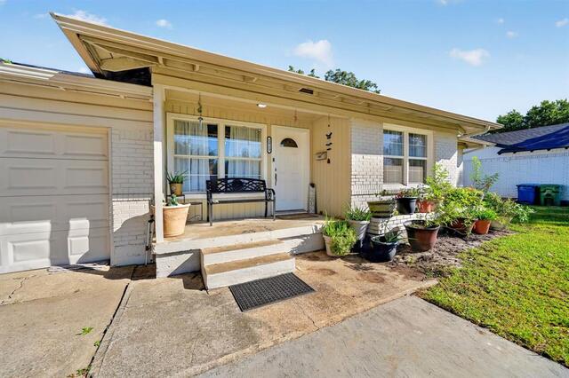 1813 Baxley, Drive Carrollton, TX photo 2