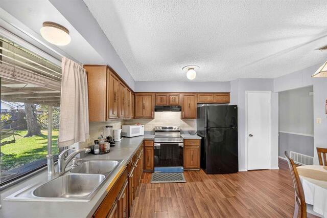 2010 Statler, Drive Carrollton, TX photo 9