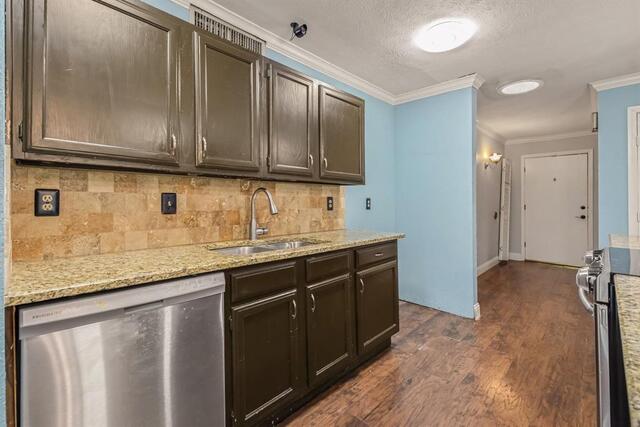 5517 Baker Drive, The Colony, TX photo 8