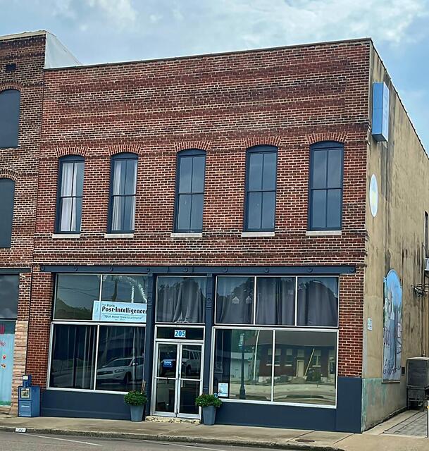 205 N Market St, Paris, TN 38242