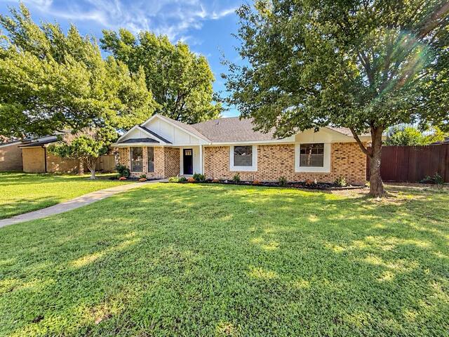 2300 Newcastle, Circle Plano, TX photo 2