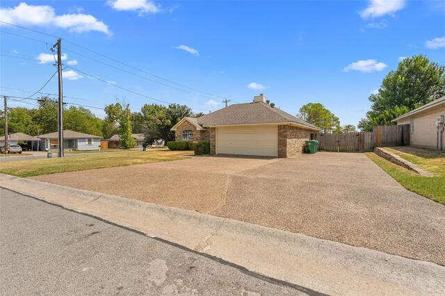 419 Strata, Drive Denton, TX photo 3