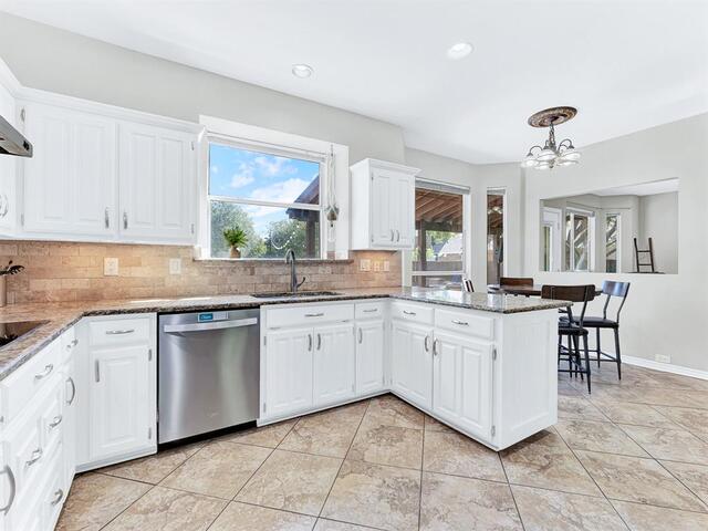 2904 Oak Bend Court, Flower Mound, TX photo 4