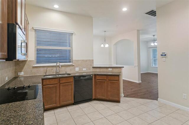 1613 Black Duck Terrace, E Carrollton, TX photo 8