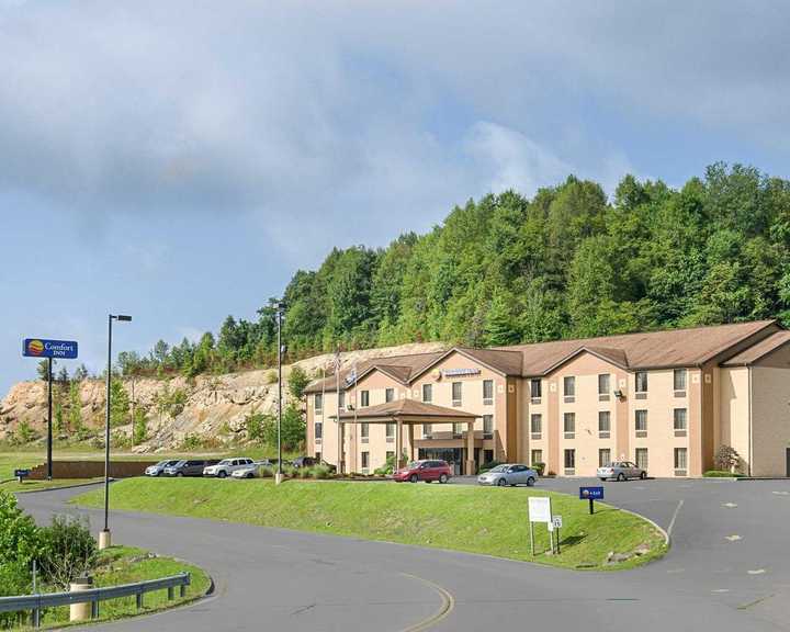 Comfort Inn 801 Mall Rd, Oak Hill, WV 25901 iExit iExit