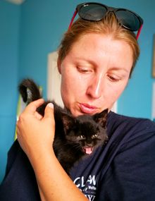 Taren Welthagen, Leiterin des Projekts CLAW (Community Led Animal Welfare) in Johannesburg, Südafrika Taren Welthagen, Leiterin des Projekts CLAW (Community Led Animal Welfare)