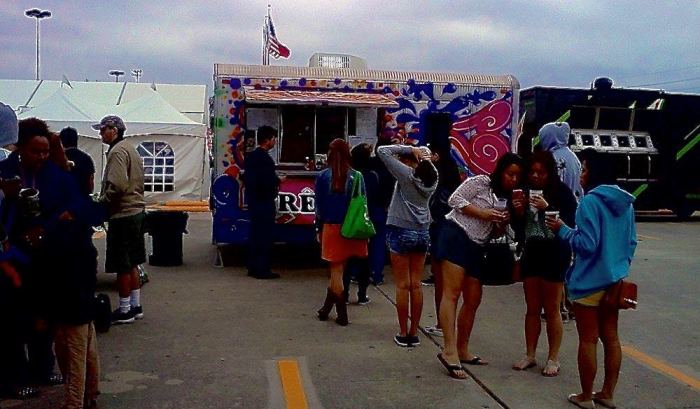 Houston, TX: Enjoy All-You-Can Eat Bites at the Best Damn Food Truck