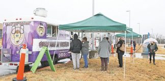 Derby, KS: Food trucks at DNMS bring in donations