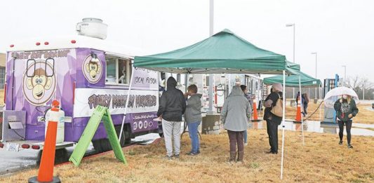 Derby, KS: Food trucks at DNMS bring in donations