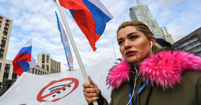 Putin Signs Controversial Internet Law
