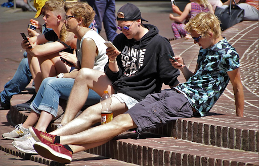 Cibridismo: sociedade conectada no mundo on-line