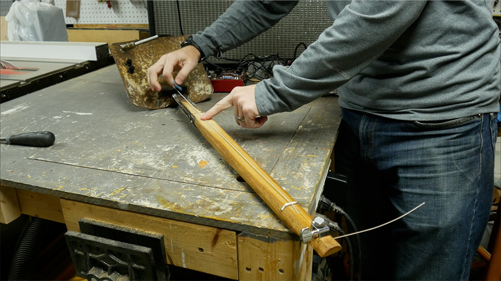 How to make an electric shovel guitar I Like To Make Stuff