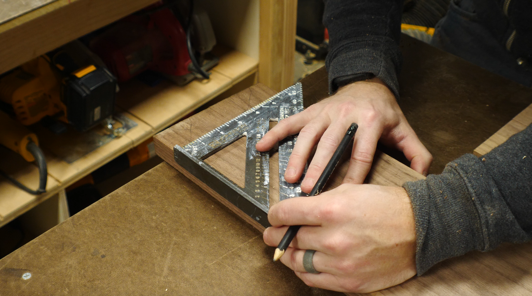 How to make a picture frame / using a speed square