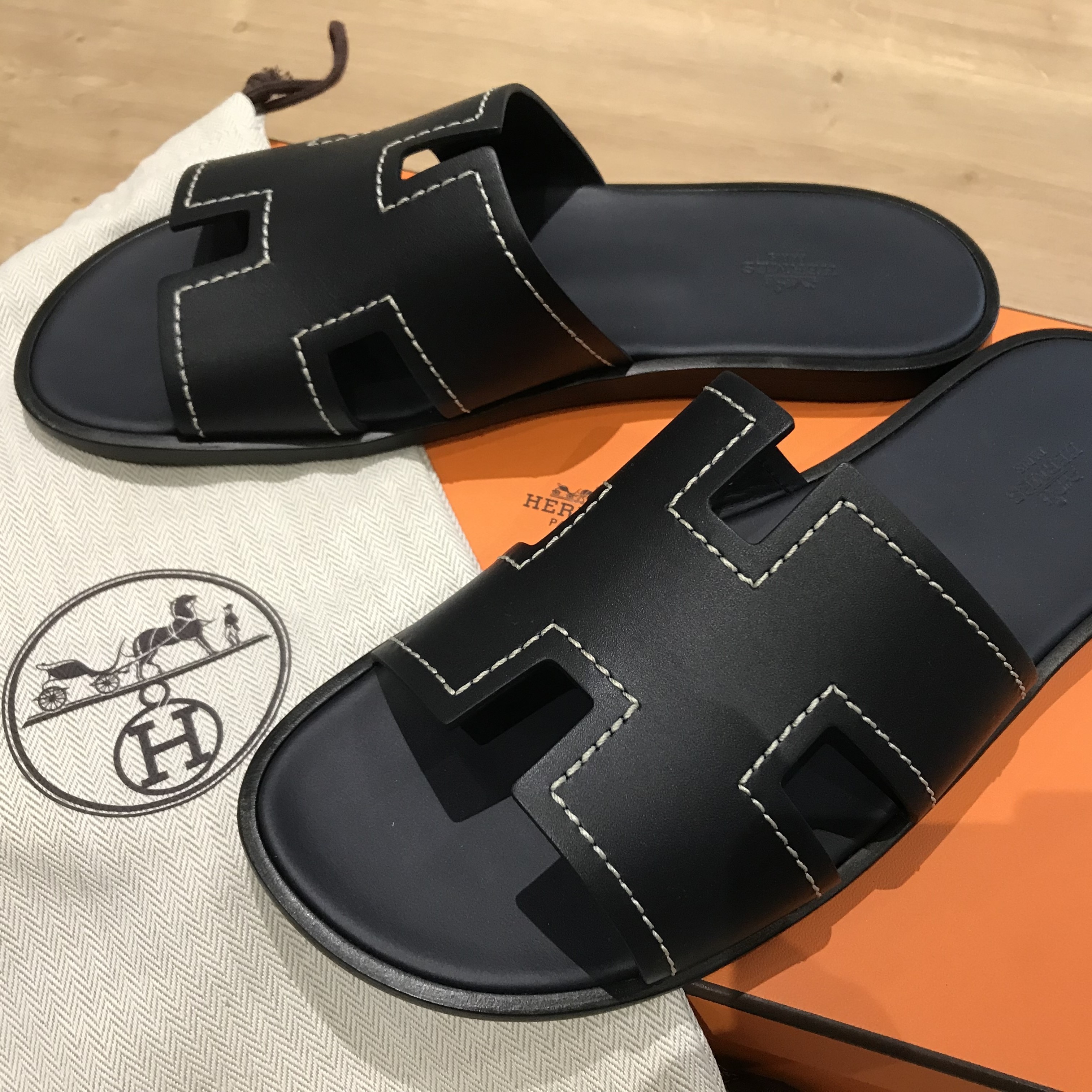 大人気】 HERMES メンズサンダル 《イズミール》
