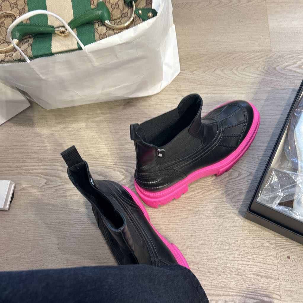 MSGM Women's Black Leather Platform Chelsea Boots with Neon Pink Sole