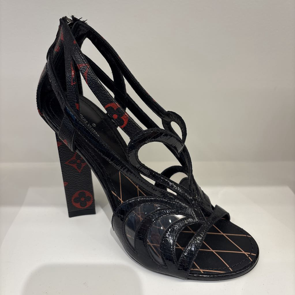 Louis Vuitton Queen Of Hearts Pumps