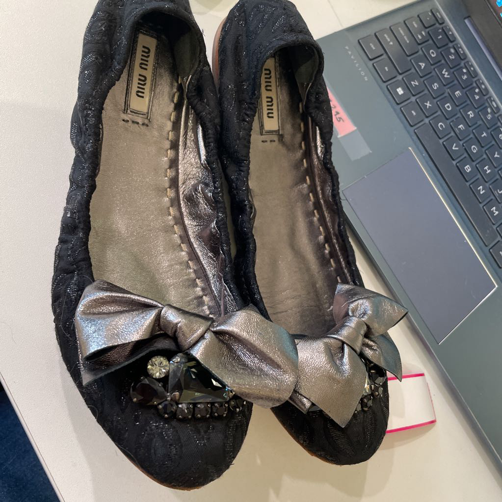 Black Ballet Flat w/ Bow