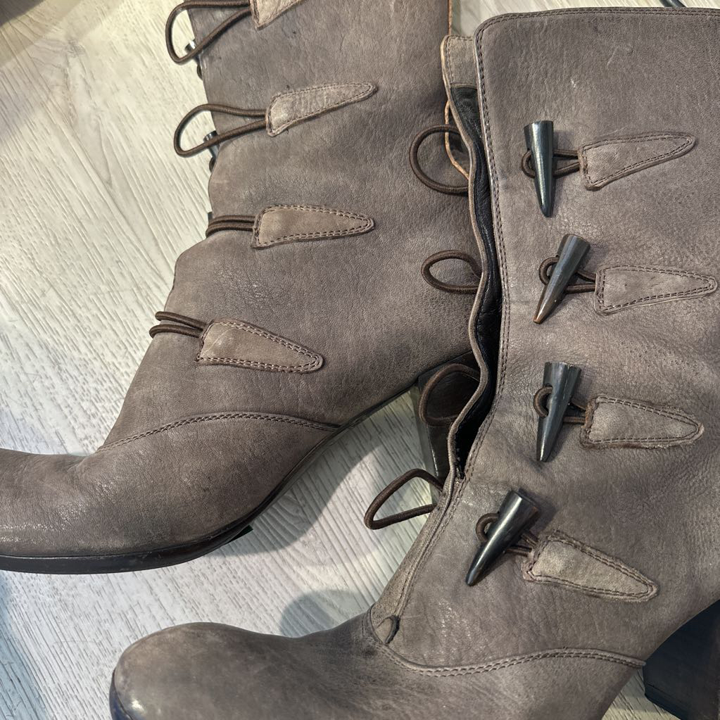 Brown Leather Toggle  Boot, 40