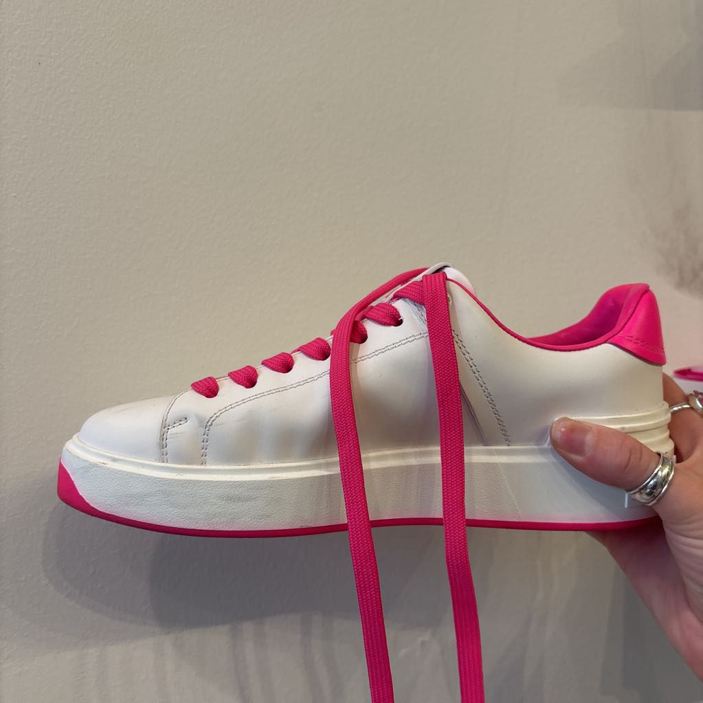White Leather Pink Detail Sneaker
