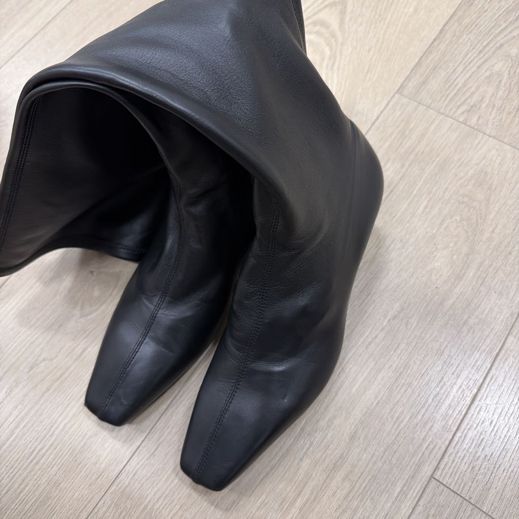 Black Leather Kitten Heel Boots (7.5)