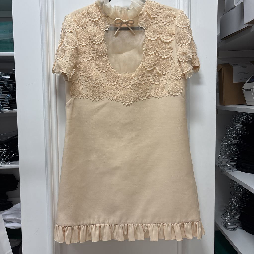 2025 Cream Virgin Wool / Silk Floral Lace Mini Dress (Retail 6700)