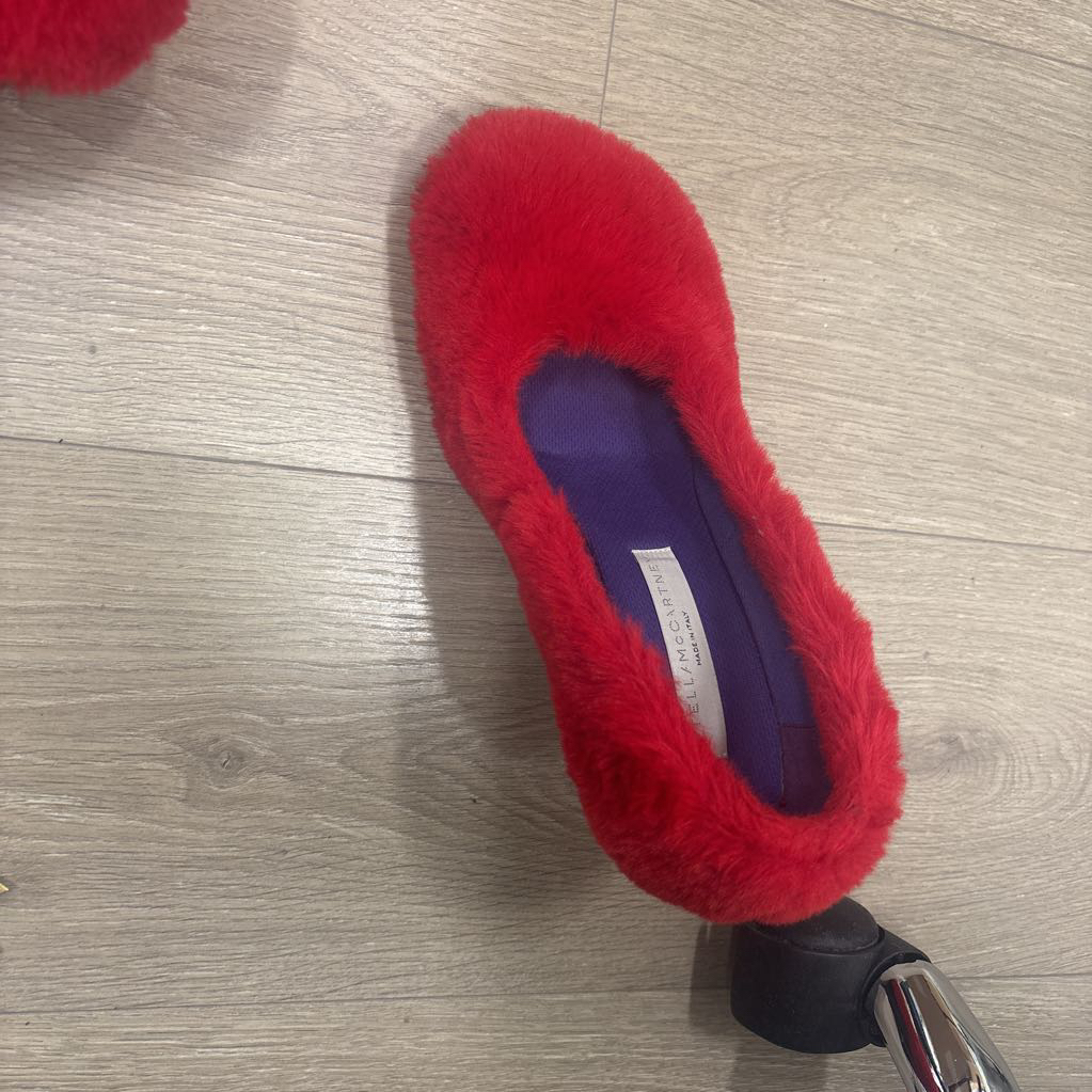 Red Fuzzy Pump