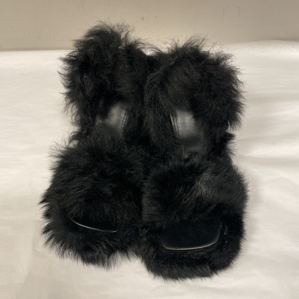 Black Fur Heels (NEW) (40.5)
