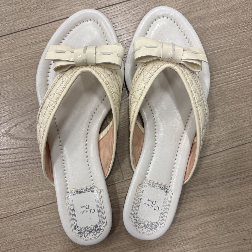 Cream Patent Leather Thong Sandal